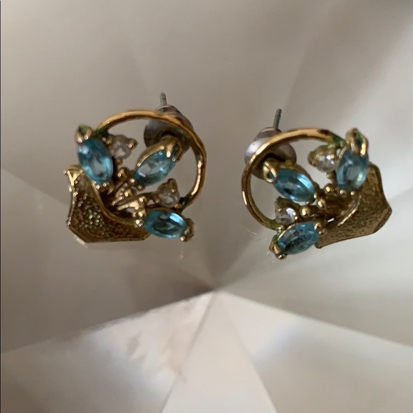 Jewelry - Goldtone topaz earrings